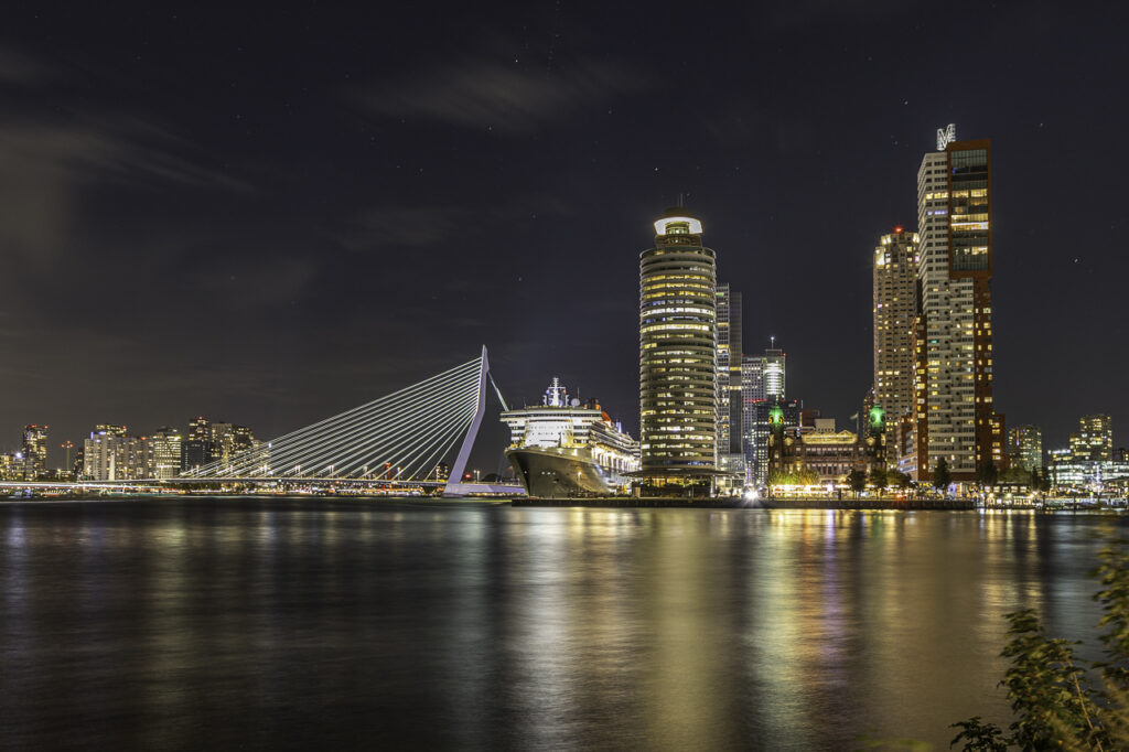 QUEEN MARY 2